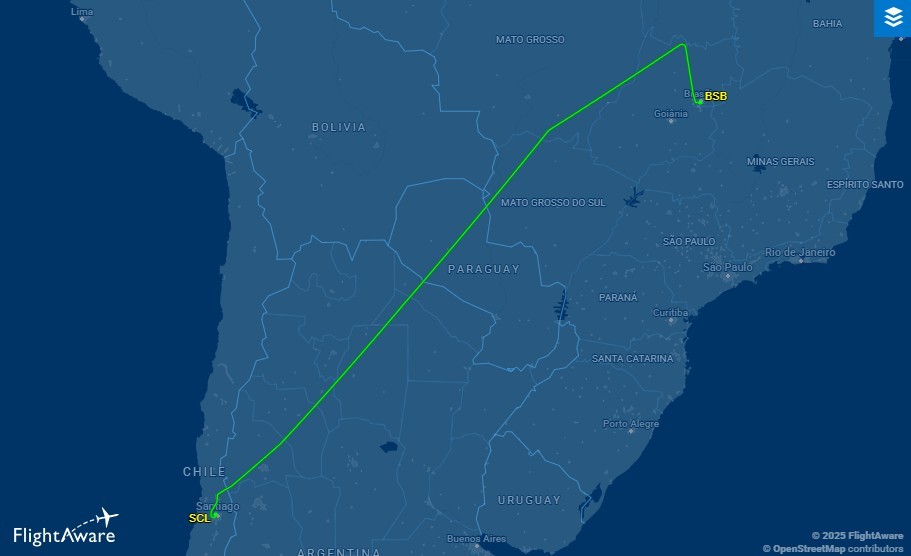 VÍDEO: Passageiro é retirado de aeronave por mau comportamento no Aeroporto de Brasília 
