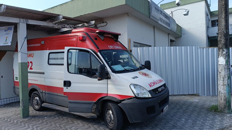 Prefeitura disponibilizou uma ambulância 24 horas no local — Foto: Vanessa Medeiros/g1