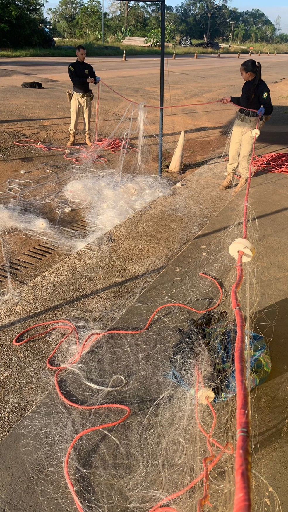 Cocaína é encontrada em rede de pesca, em Porto Velho. — Foto: PRF/Divulgação