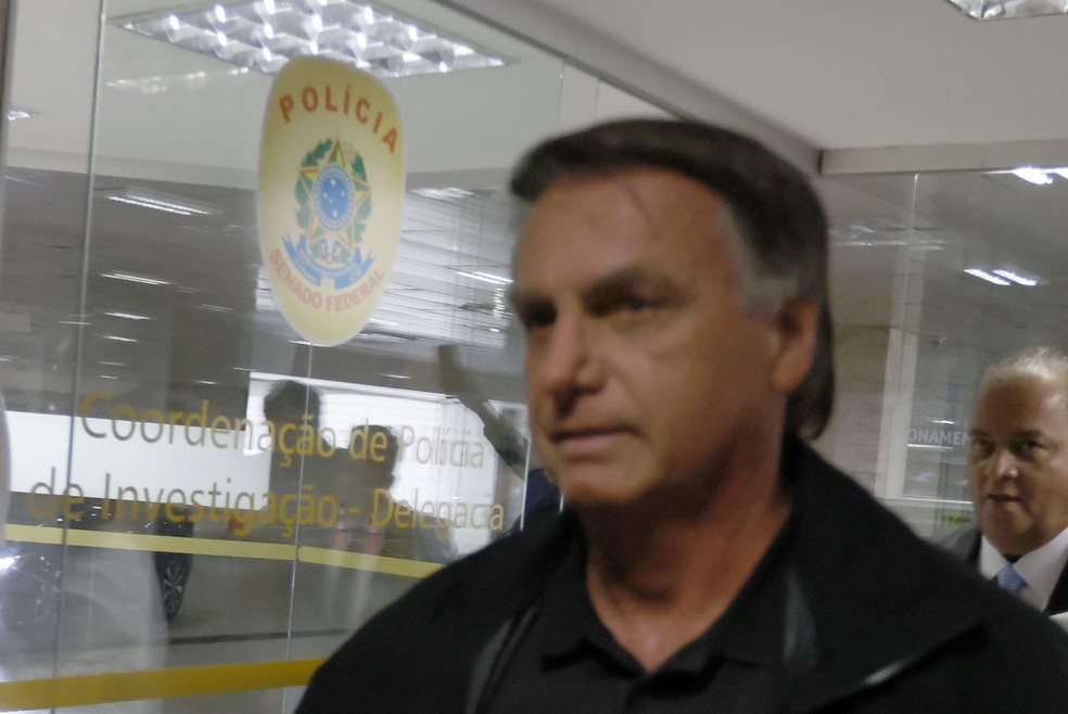 Bolsonaro visitou senadores da oposição nesta terça-feira (18) no Congresso — Foto: Wilton Junior/Estadão Conteúdo