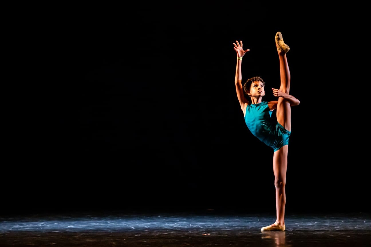 VÍDEO: Bailarino de 12 anos se destaca na dança, conquista prêmios e ganha bolsa de estudos no exterior