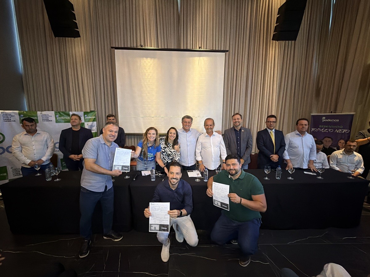 Topázio Neto se filia ao Podemos após sair do PSD por polêmica 