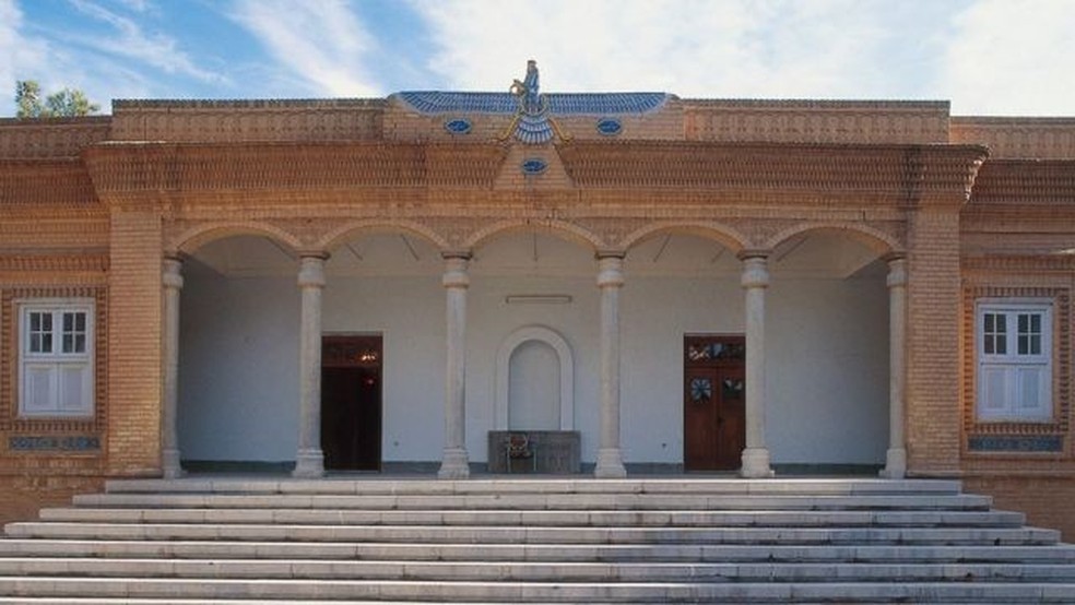Zoroastristas realizam suas práticas em templos do fogo como este, em Yazd, no Irã — Foto: Alamy/Via BBC