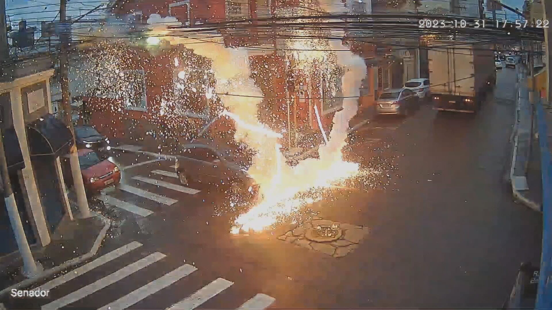 Fios soltos em vias públicas preocupam moradores de Jundiaí