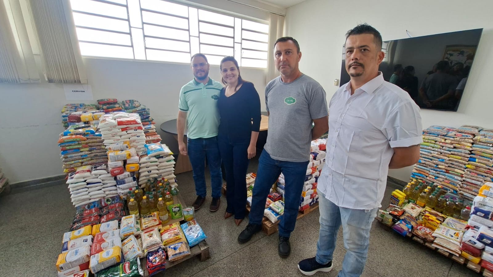 Entidades recebem alimentos arrecadados durante a Exapit