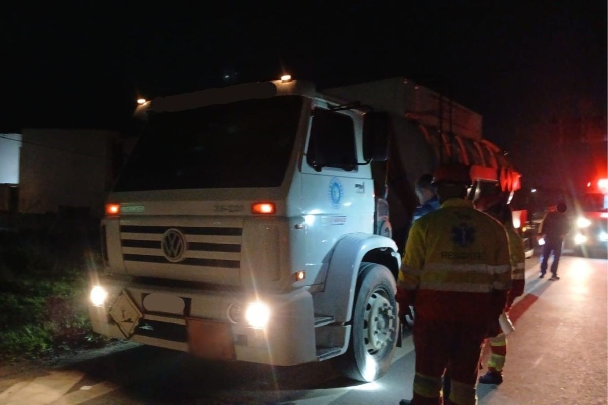 Homem morre após ser atropelado por três veículos na rodovia Pe. Manoel da Nóbrega, SP; motoristas fugiram