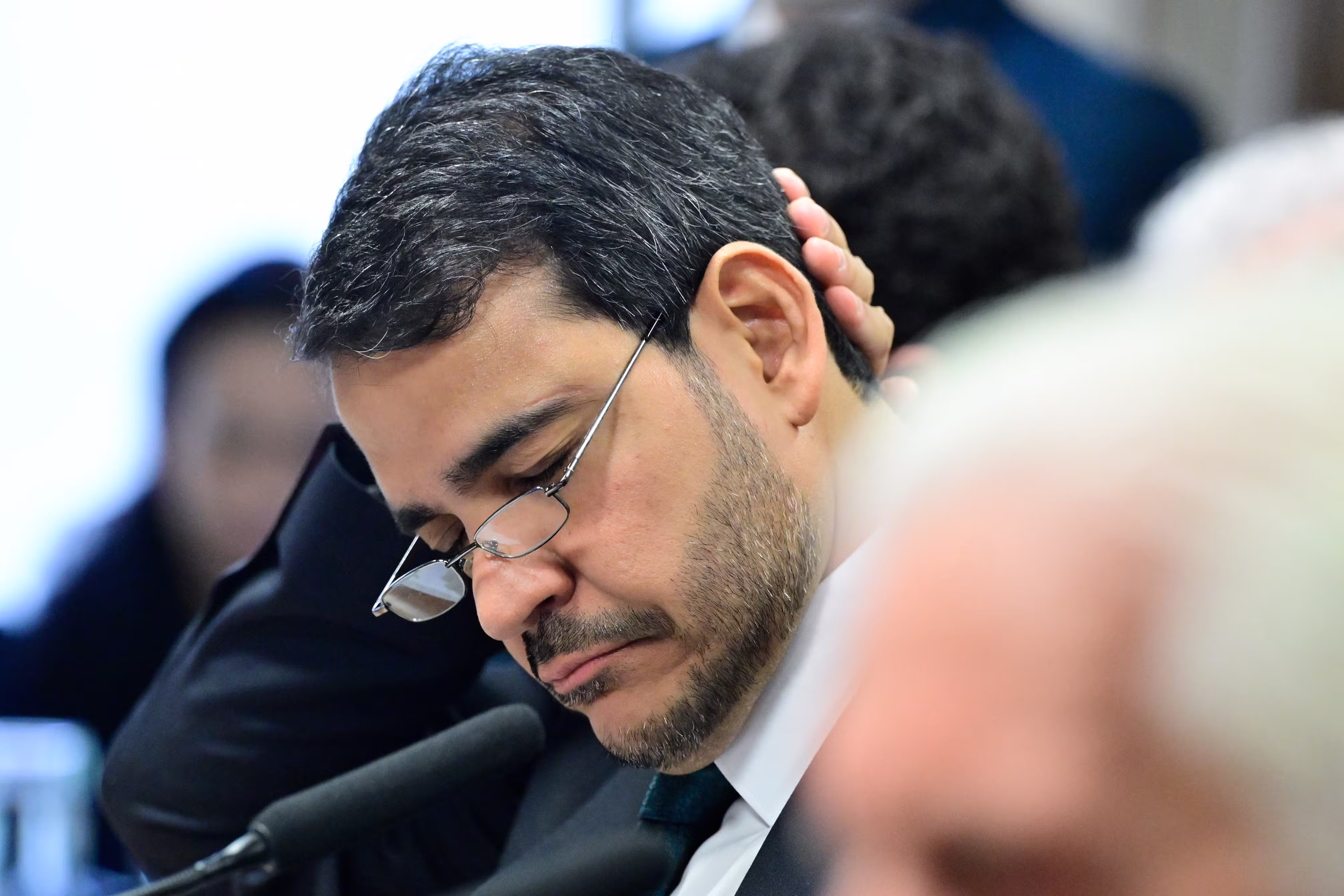 VÍDEO: Após derrota, Messias recebe cumprimentos na liderança do governo no Senado