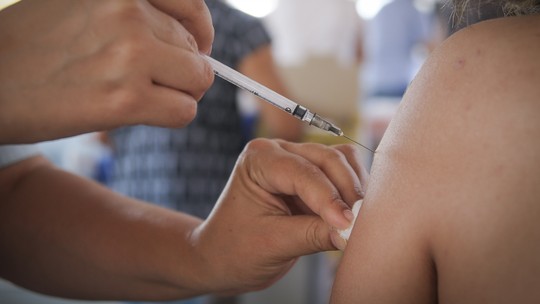 DF recebe 32,8 mil doses de vacina contra Covid-19; imunização começa nesta quarta-feira (15)