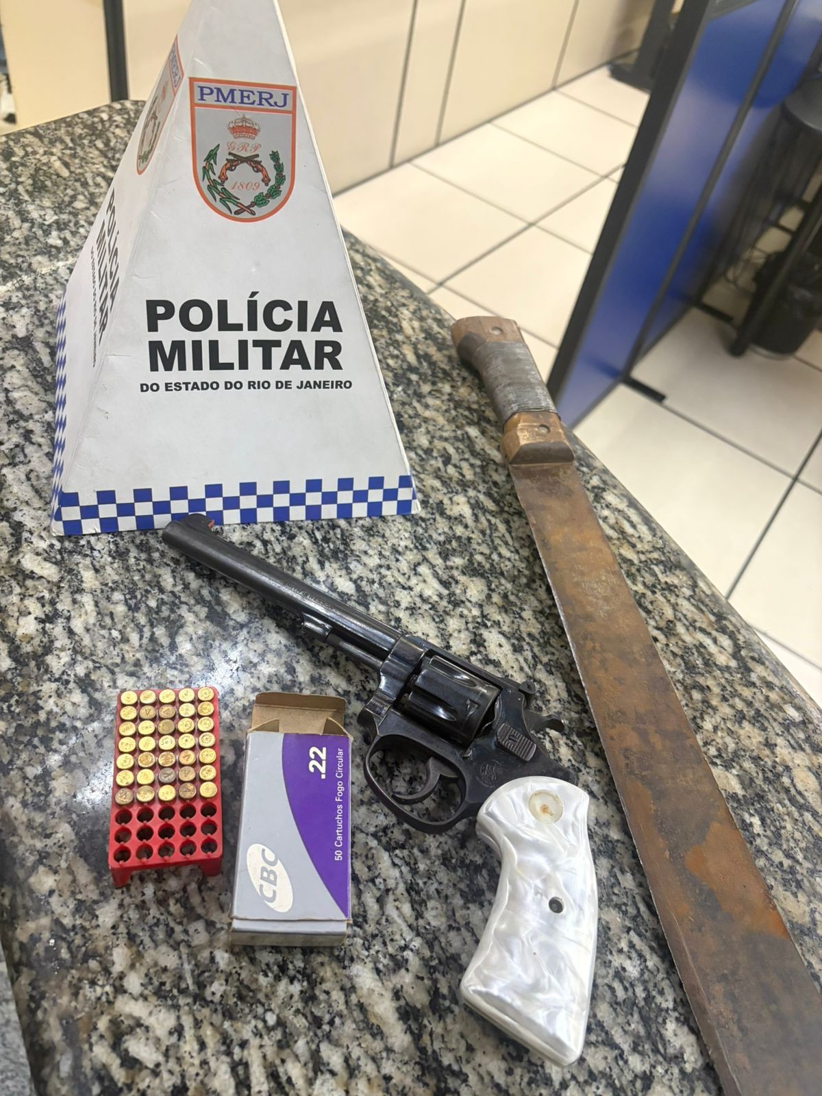 Idoso é preso após disparar arma durante discussão em Porto Real