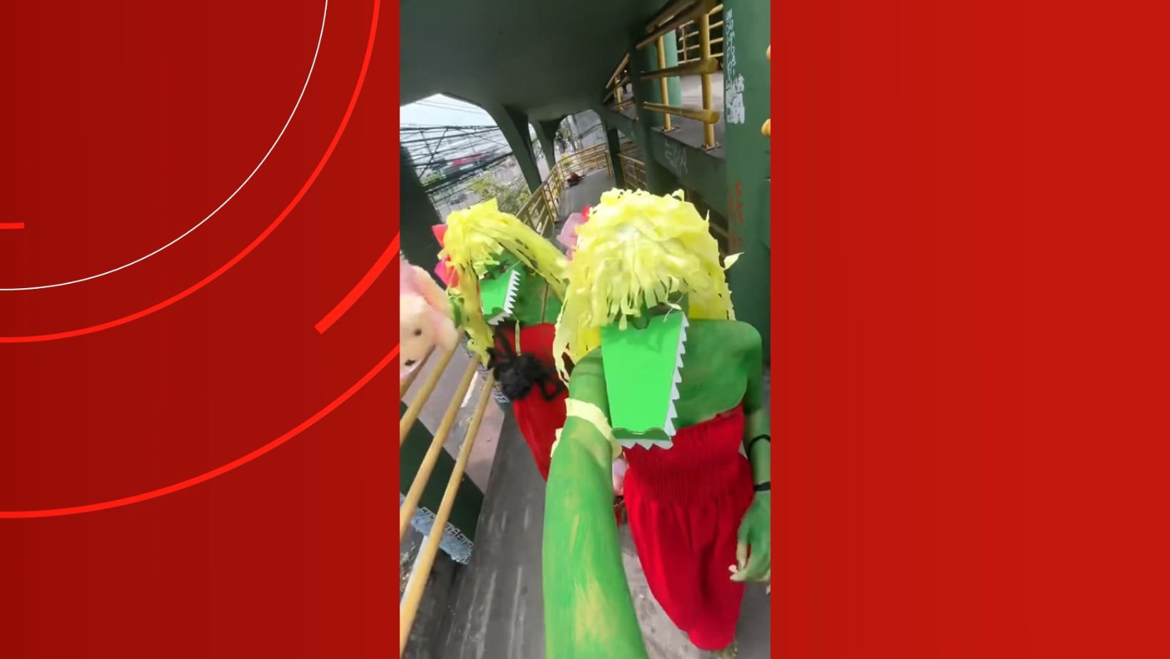 Estudantes fantasiadas de Cuca viralizam após passeio por pontos de Manaus; VÍDEO