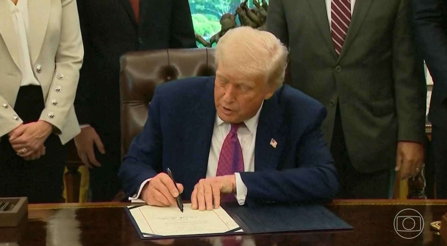 Donald Trump anuncia novas tarifas de 30% para México e União Europeia