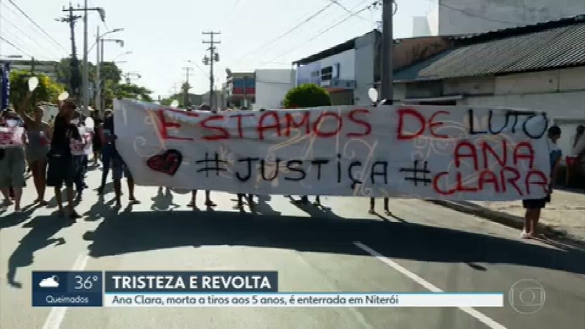 Menina morta na porta de casa em Niterói é enterrada sob protesto e pedidos  de paz