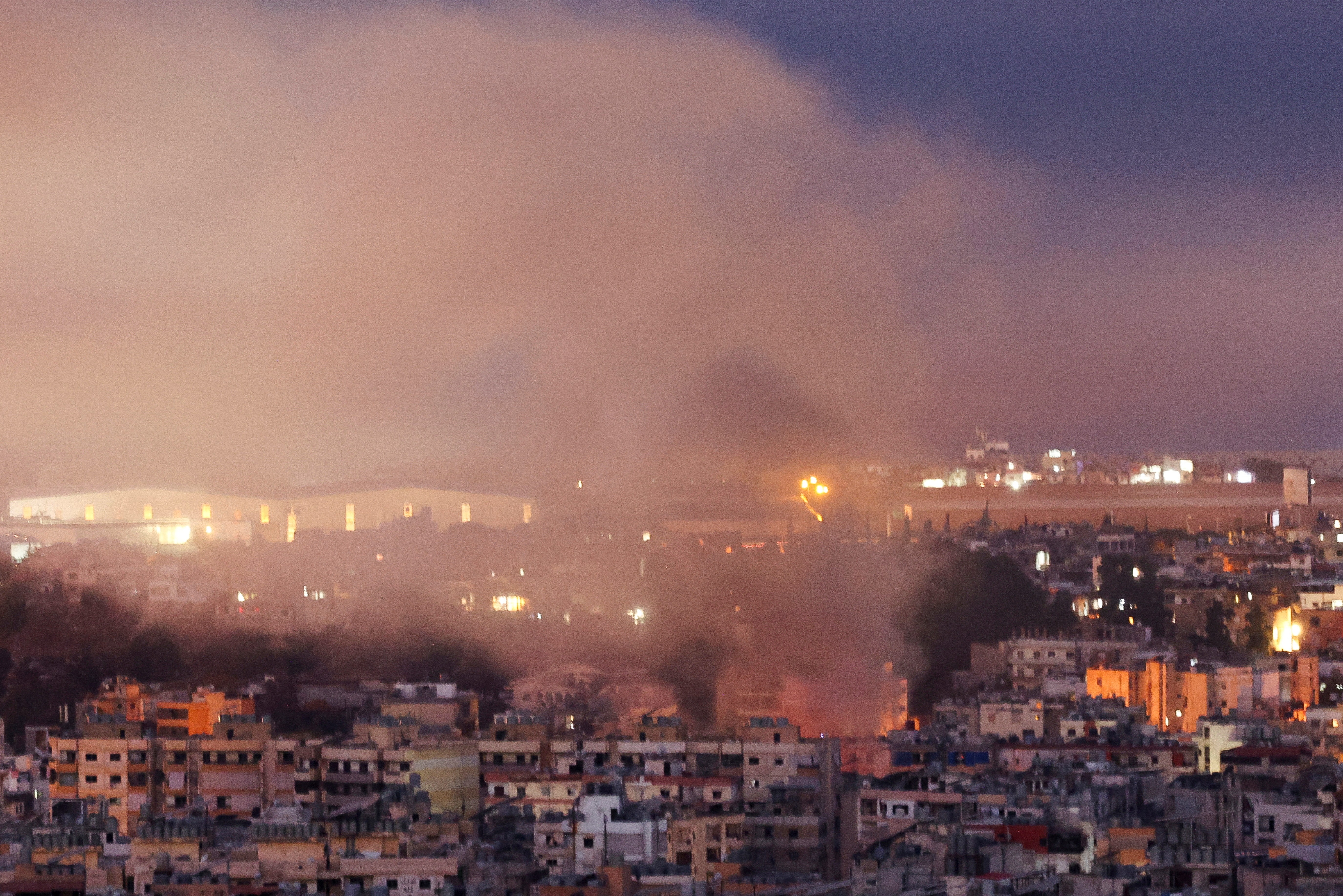 Hezbollah bombardeia unidade de inteligência militar em Tel Aviv; Israel ataca base naval do grupo em Beirute