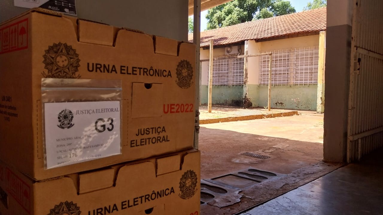 Urnas eletrônicas começam a ser levadas para locais de votação em Rio Preto e Araçatuba