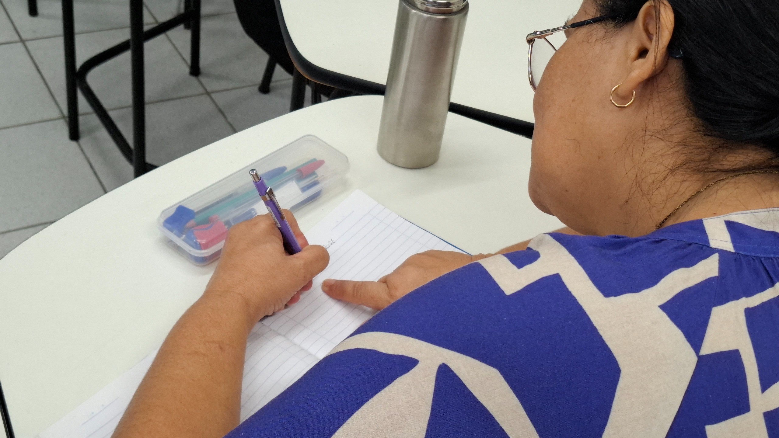 Projeto oferece aulas gratuitas para adultos e idosos aprenderem a ler no RN; 'Autonomia', diz professora