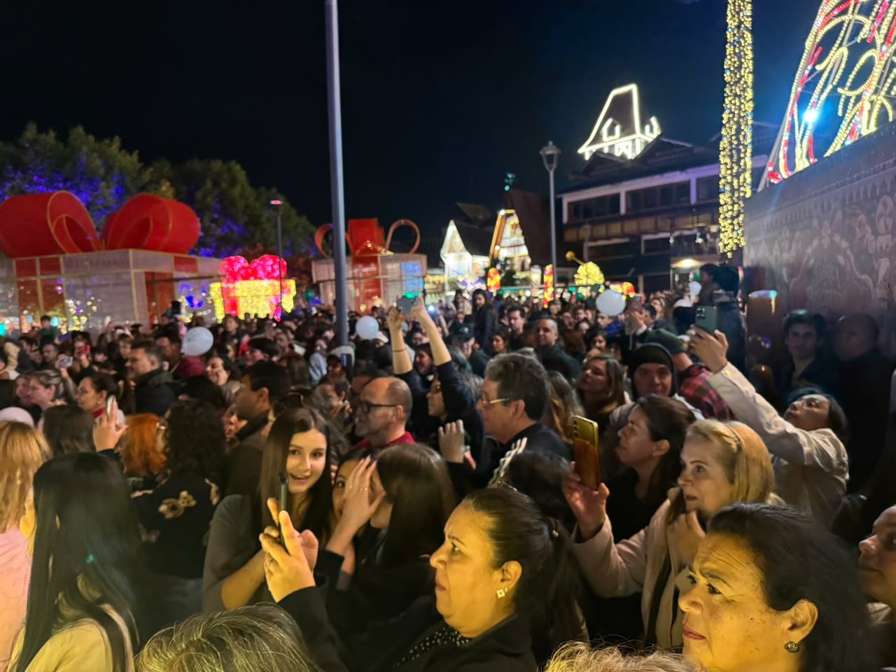 Panorama: Com expectativa de receber 1,7 milhão de turistas, Campos do Jordão inaugura decoração de Natal; veja