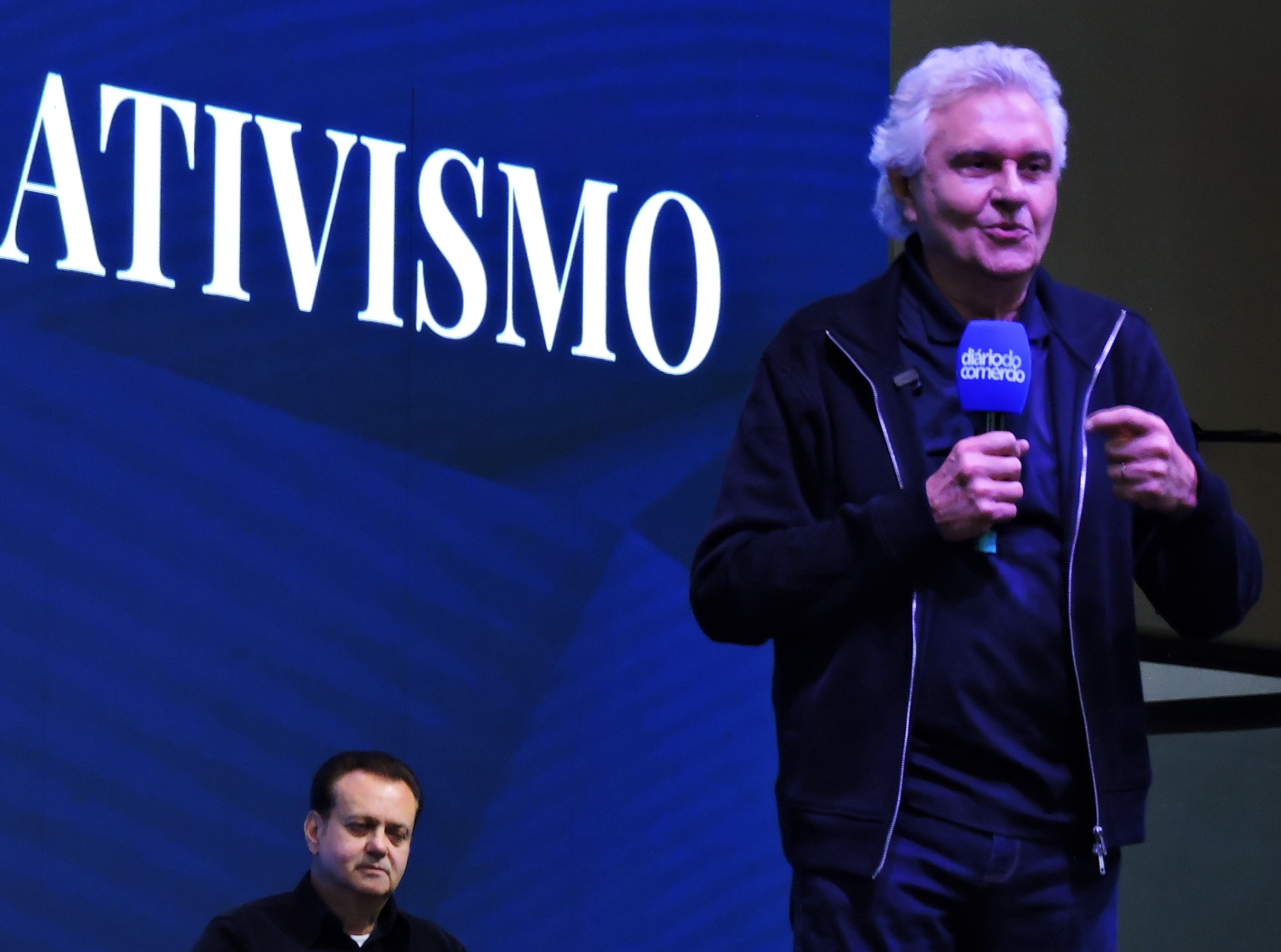 Caiado diz que Flávio Bolsonaro construiu carreira 'em cima da certidão de nascimento'