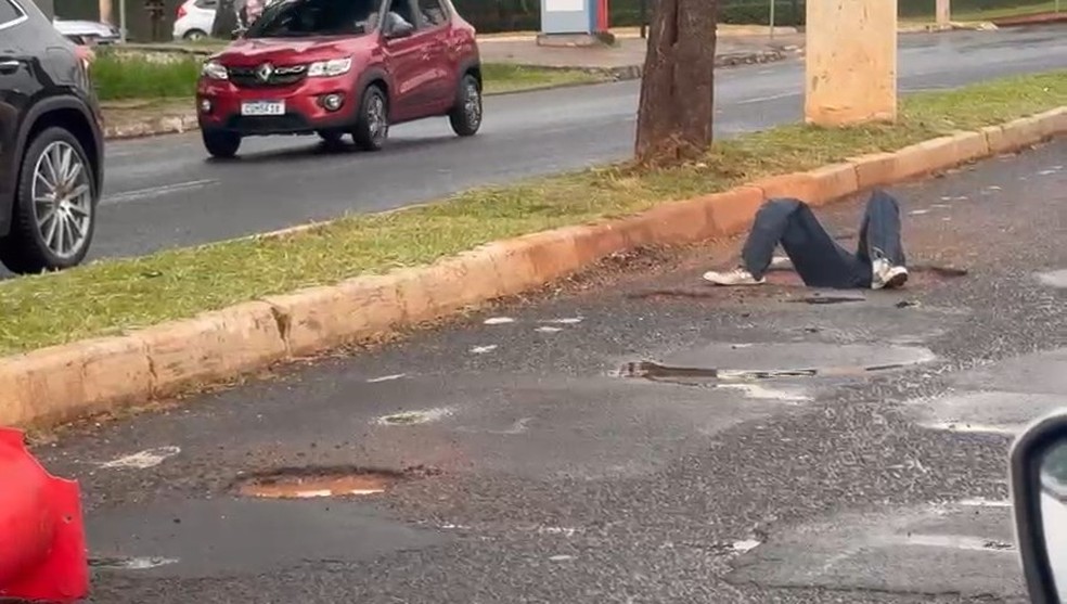 Protesto no Bairro Patrimônio em Uberlândia — Foto: Reprodução