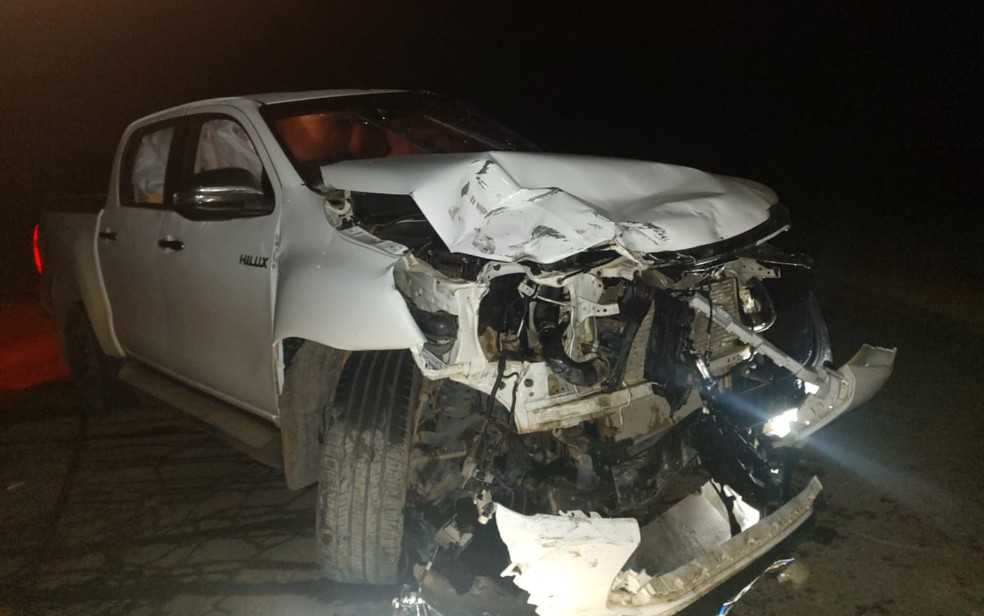 Carro envolvido no acidente ficou totalmente destruído — Foto: Redes sociais