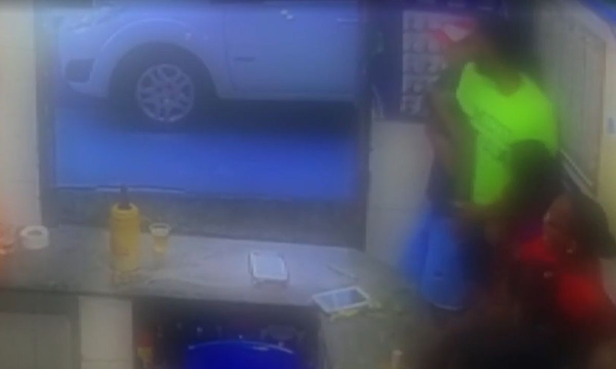 VÍDEO: moradores de bairro de Salvador se assustam com tiroteio; policiamento está reforçado na região