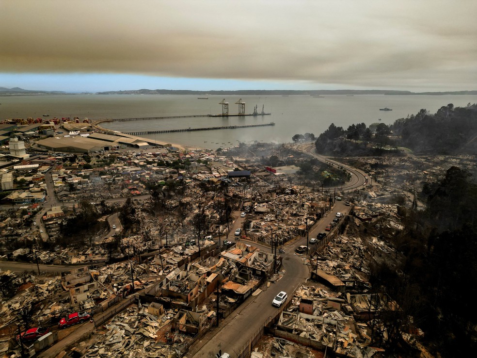 Imagens aérea mostra Concepción, Chile, após um incêndio florestal na região de Biobío, em 18 de janeiro de 2026. — Foto: REUTERS/Juan Gonzalez