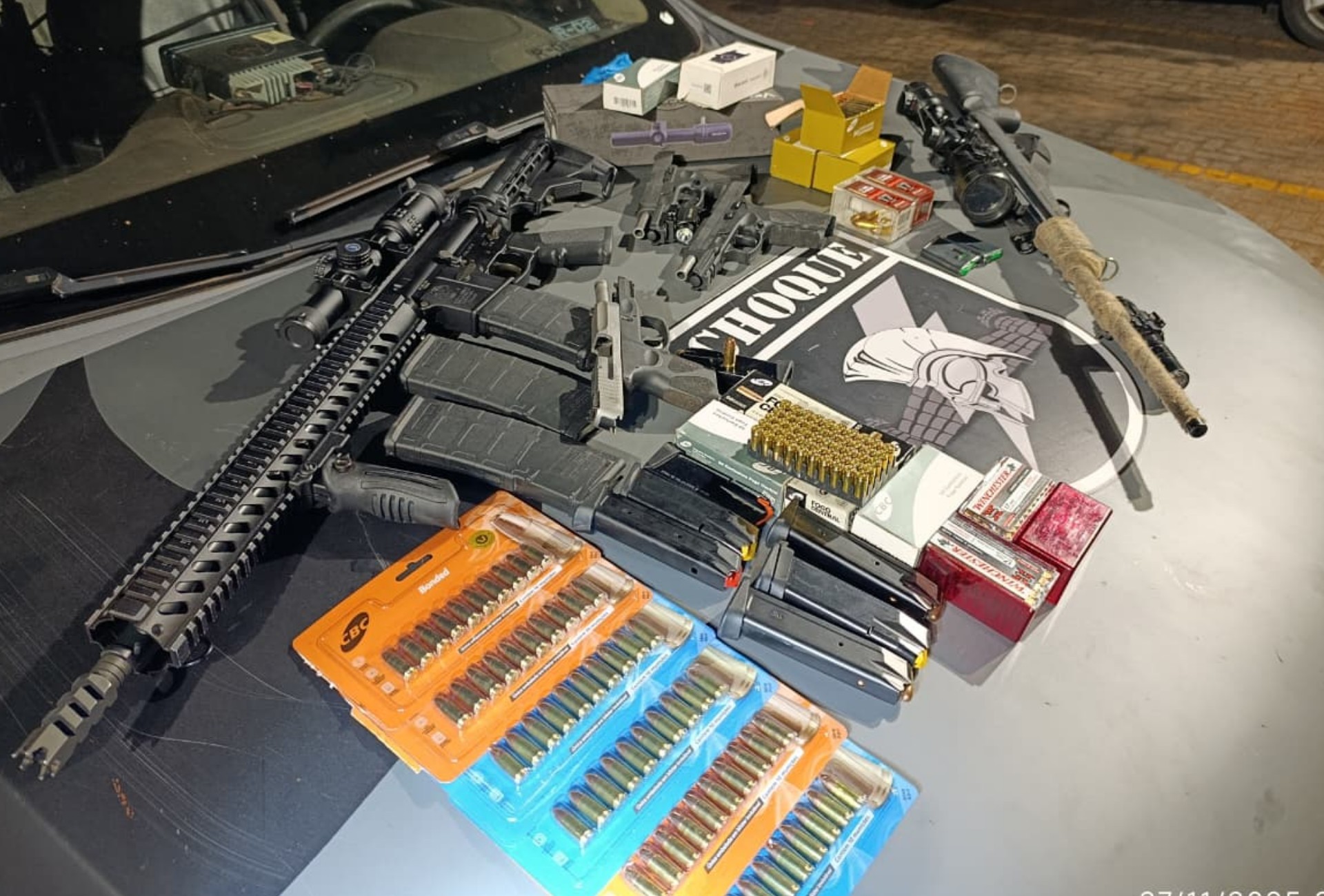 Homem embriagado faz disparos, ameaça comerciante e é preso com arsenal