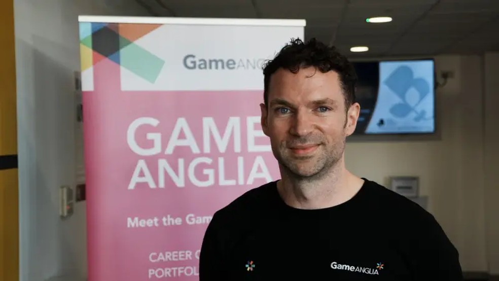 Mark Backler, da Game Anglia, afirma que o grupo trabalha para promover a consciência sobre as carreiras na indústria de jogos — Foto: John Fairhall/BBC