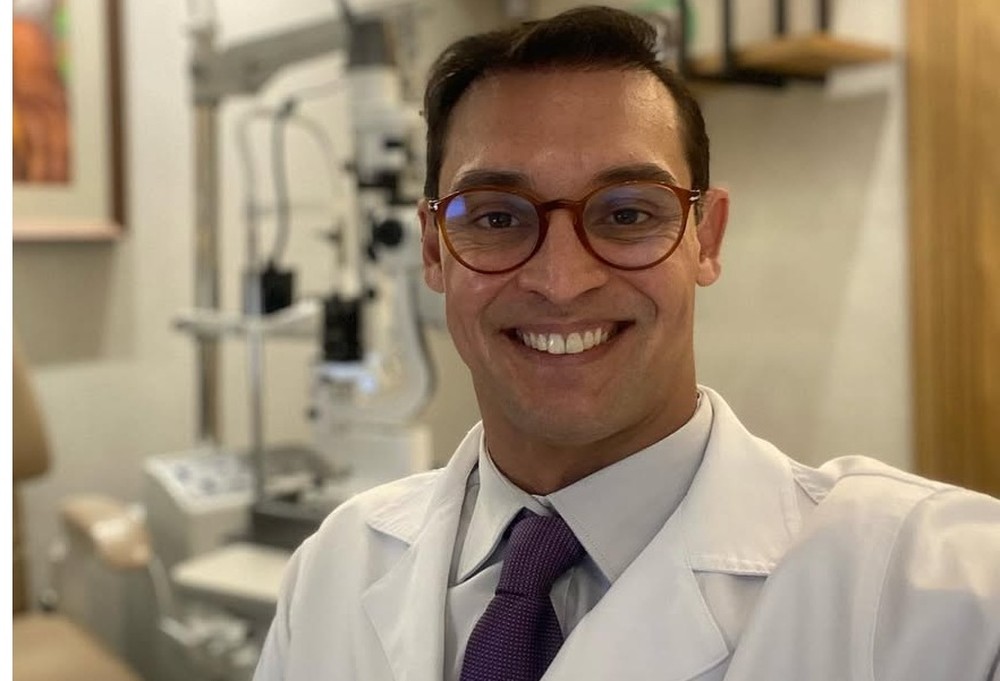 Médico Araken Britto durante prática de ciclismo