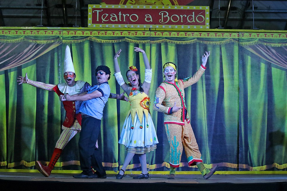 Teatro itinerante que utiliza energia solar estaciona em Santa Isabel |  Mogi das Cruzes e Suzano | G1