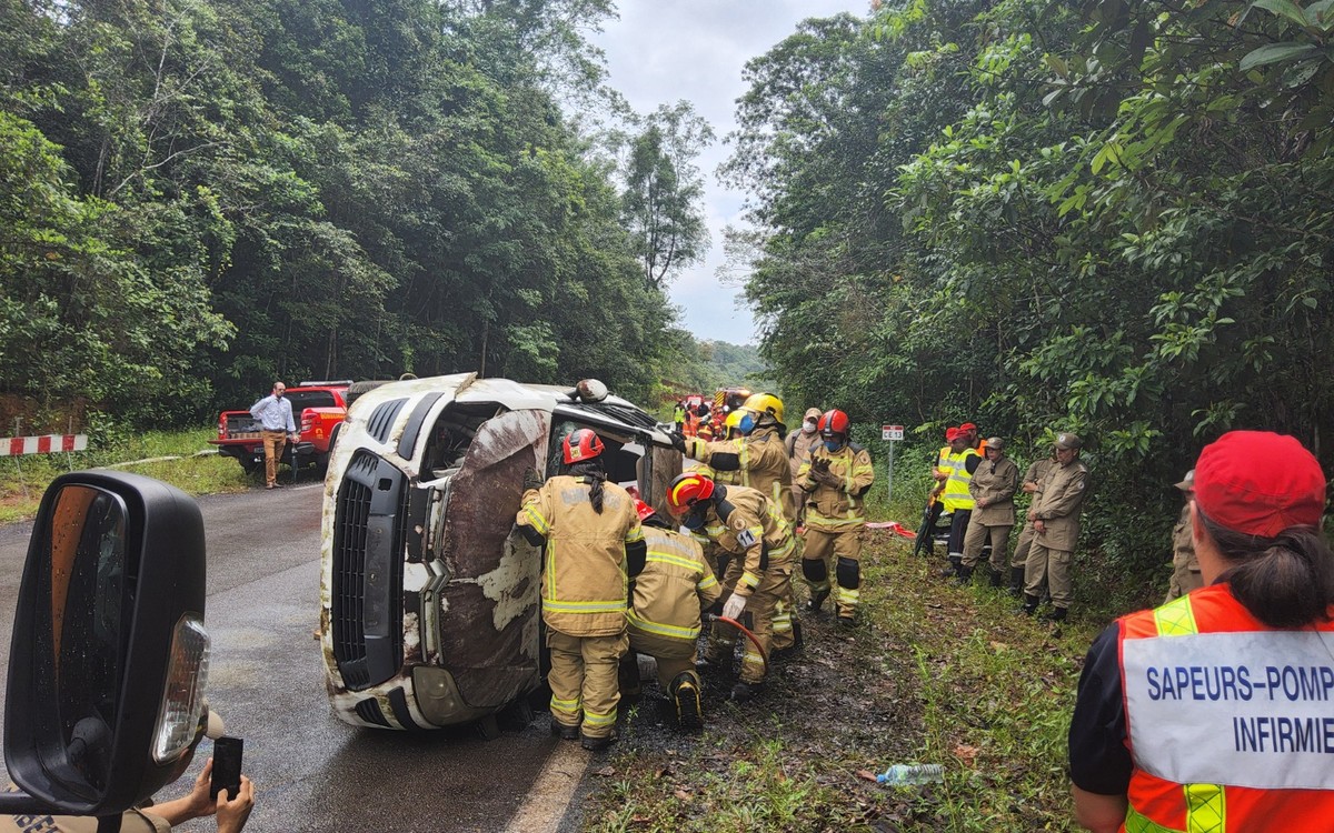 Bombeiros do AP participam de curso na Guiana Francesa com simulação de acidente de trânsito | Amapá