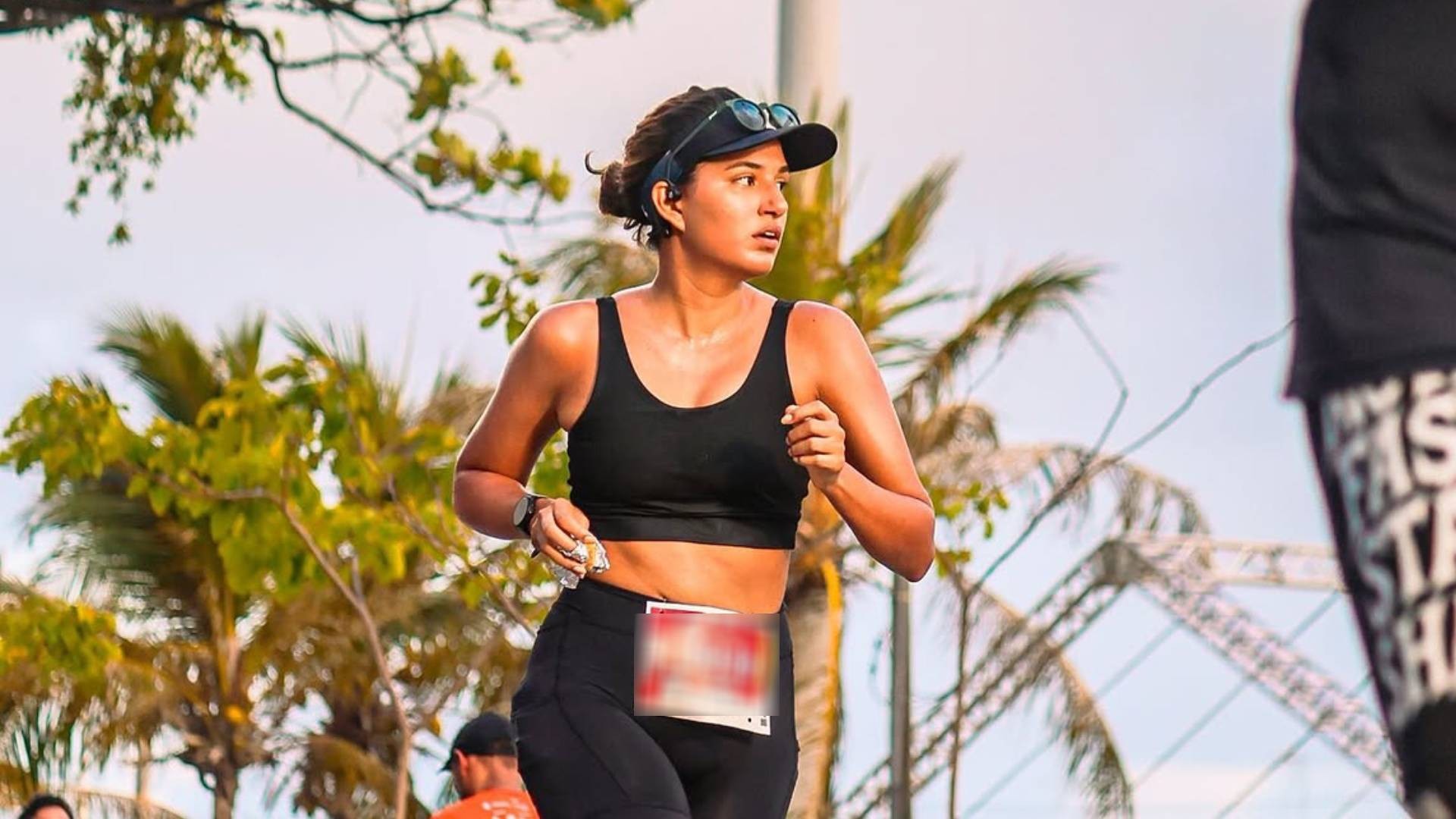 Corredora denuncia racismo na Beira-Mar, em Fortaleza, ao ouvir de ciclista que ela deveria correr na periferia