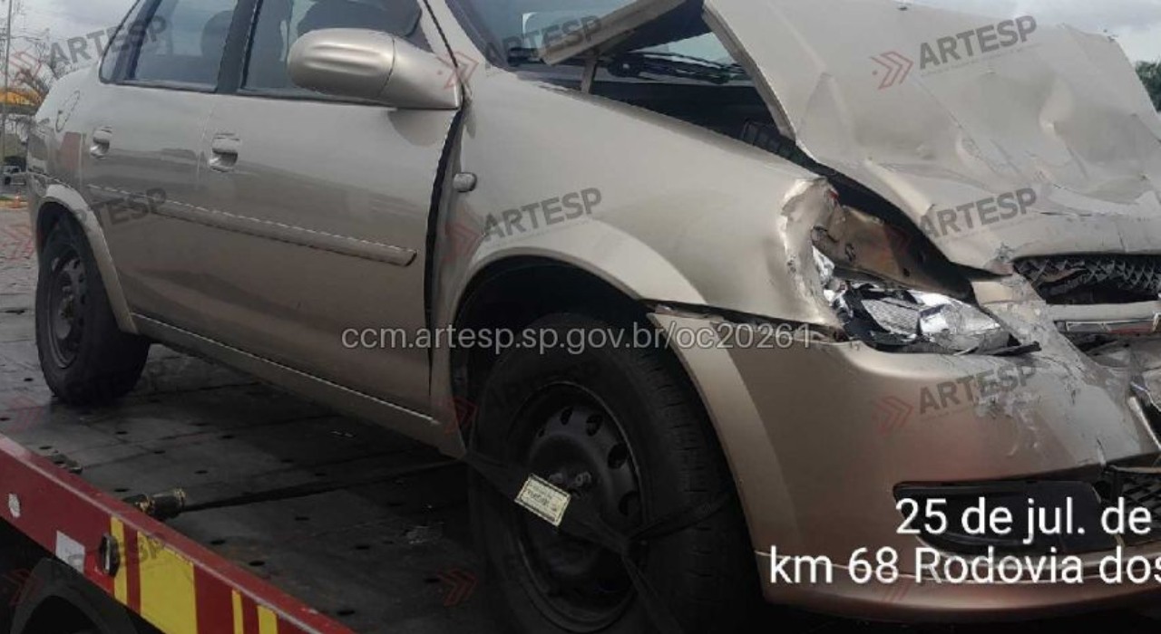 Batida entre dois carros deixa feridos e causa lentidão na Rodovia dos Bandeirantes em Jundiaí