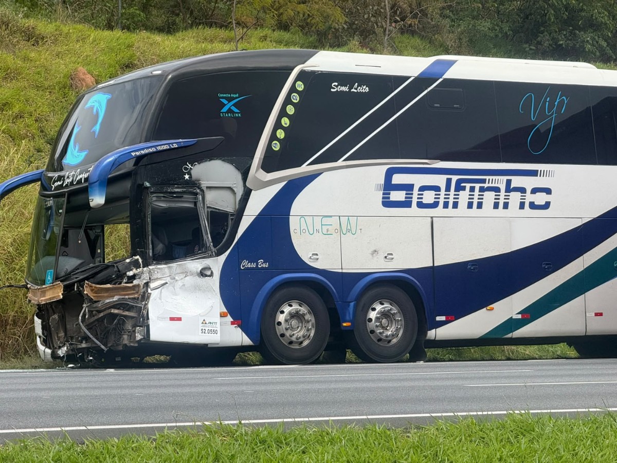 Acidente entre caminhão, ônibus e carro interdita a Rodovia dos Bandeirantes, em Valinhos
