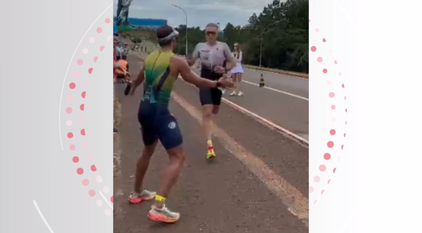 Triatleta assume liderança de corrida no PR após erro de oponente, mas aguarda na linha de chegada para deixá-lo passar: 'O cara merece'