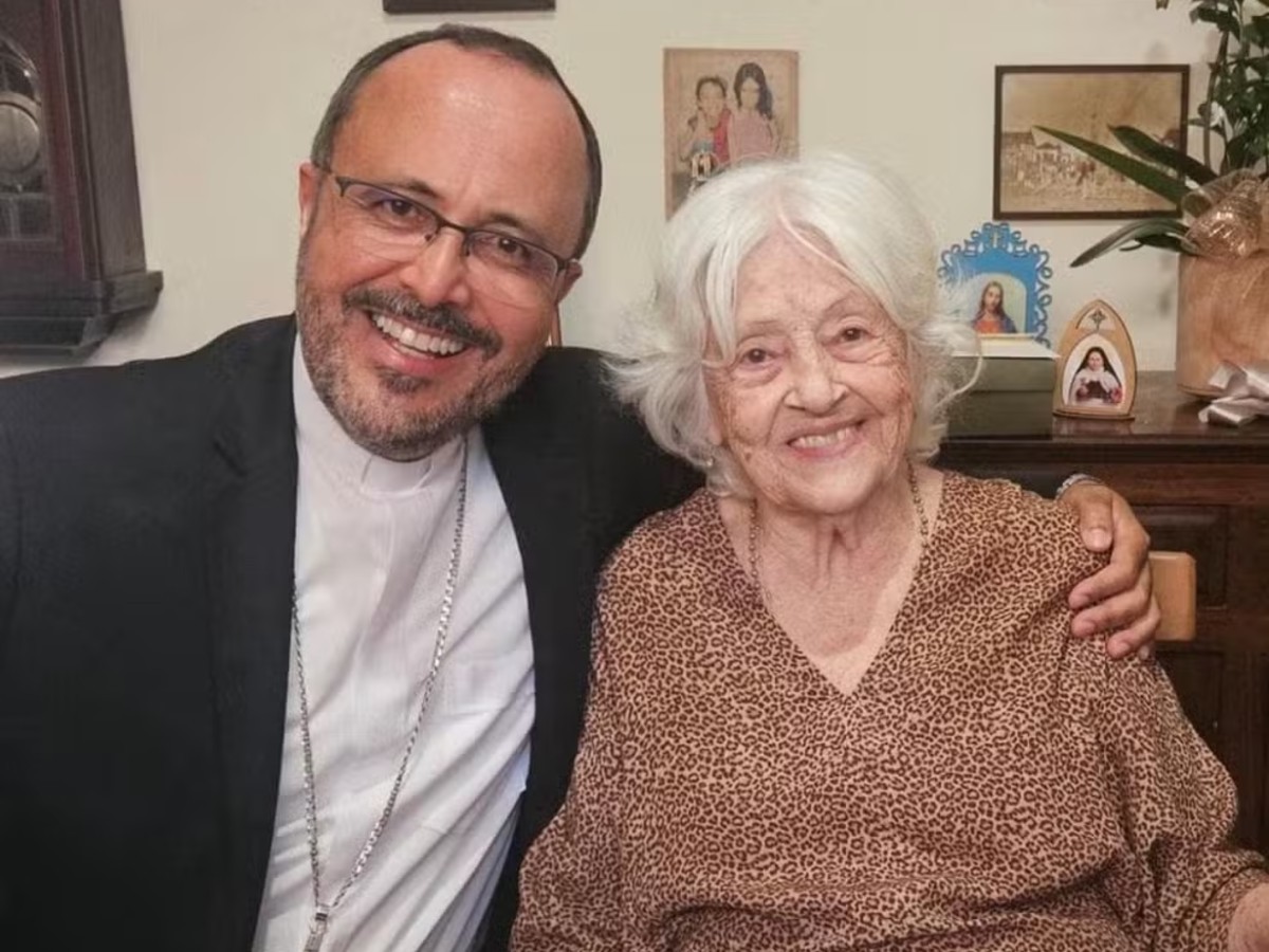 Papa Leão XIV envia bênção por carta à poetisa mineira Adélia Prado, que fará 90 anos