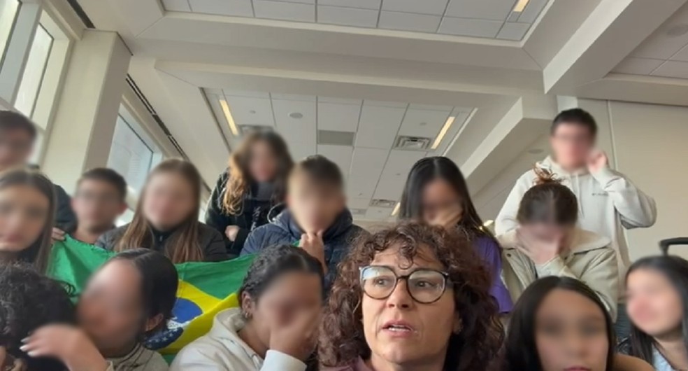 Grupo de estudantes brasileiros está retido há três dias no aeroporto de Dallas, EUA — Foto: Arquivo Pessoal