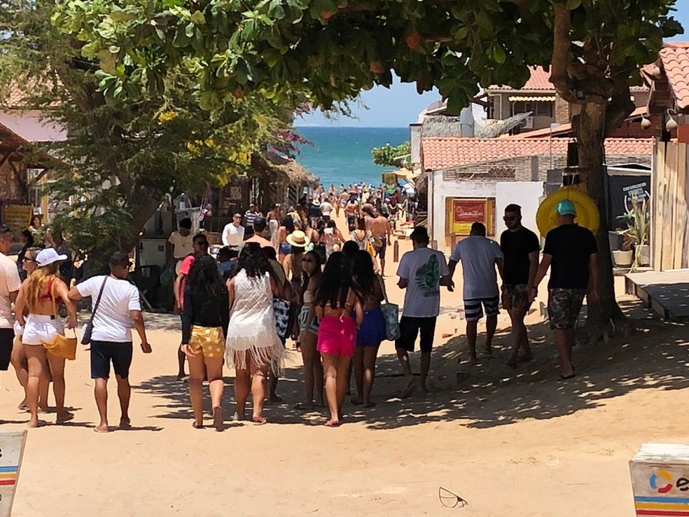 Moradores e empresários questionam acordo que reconhece posse de 83% da Vila de Jericoacoara — Foto: Mateus Ferreira