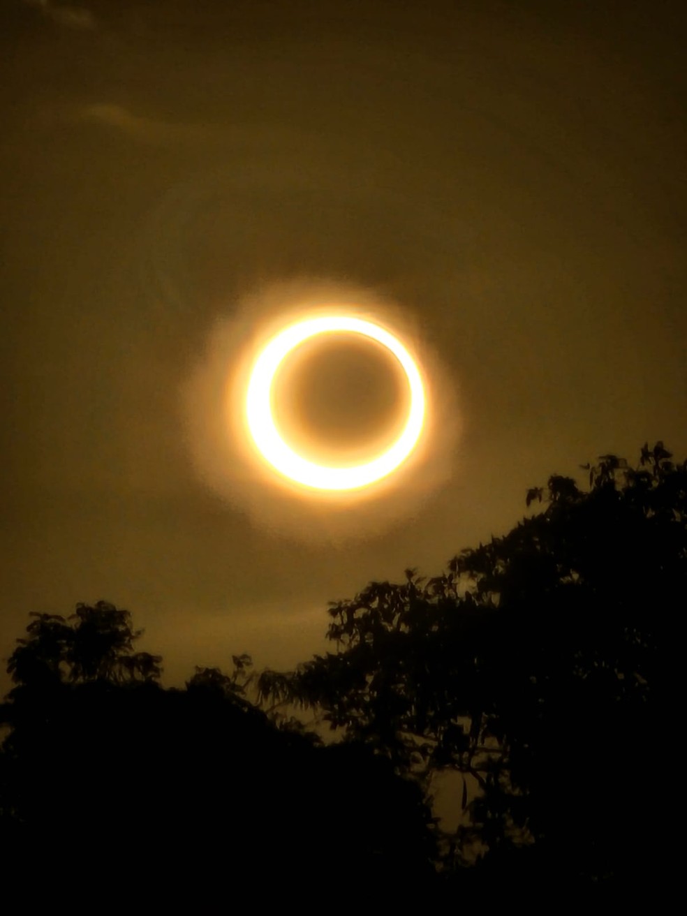 Foto tirada em João Pessoa no momento da anularidade total, às 16h49 — Foto: Danielle Carneiro/Semana do Eclipse 2023