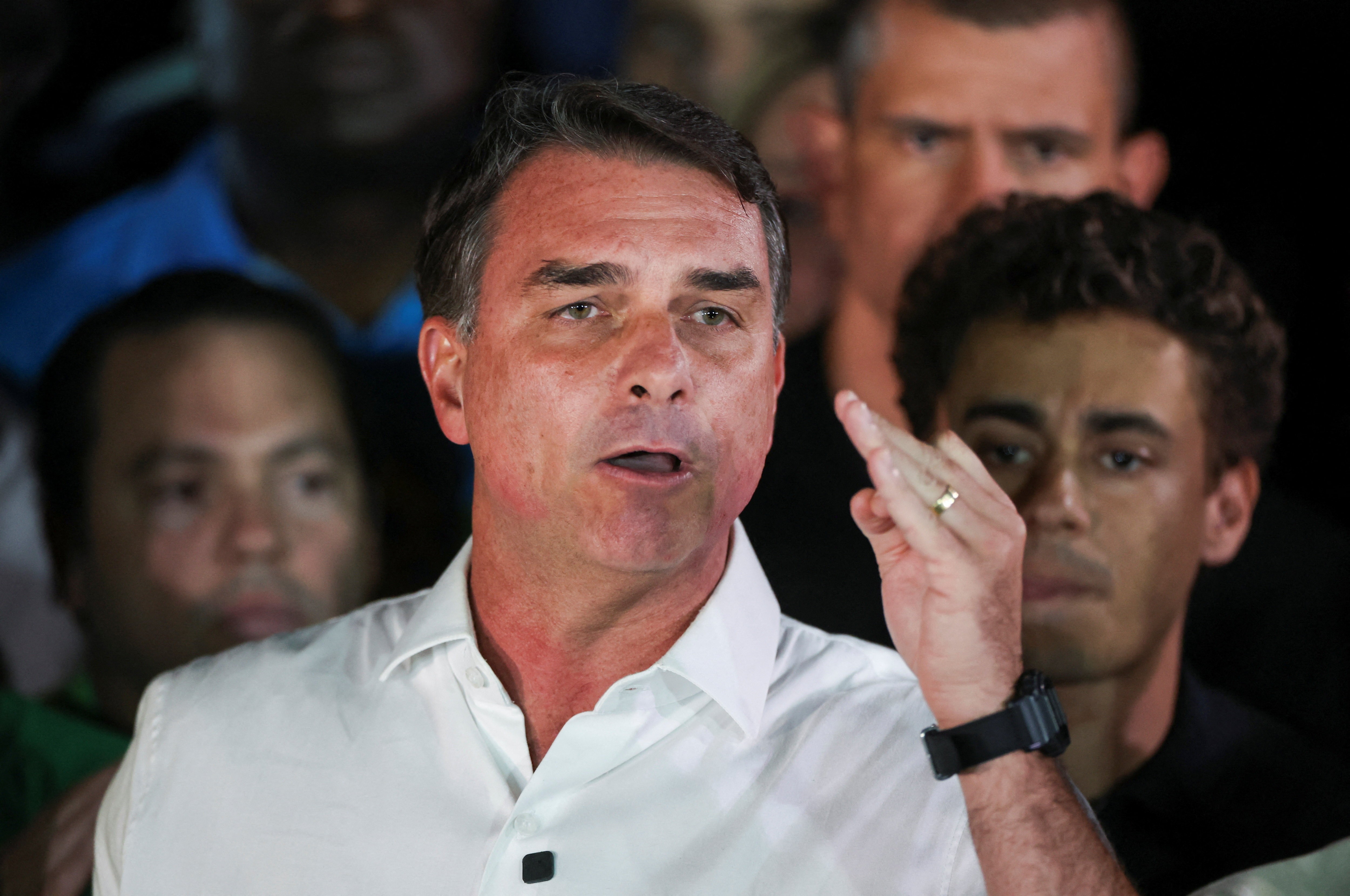 Veja quais são as investigações contra Flávio Bolsonaro