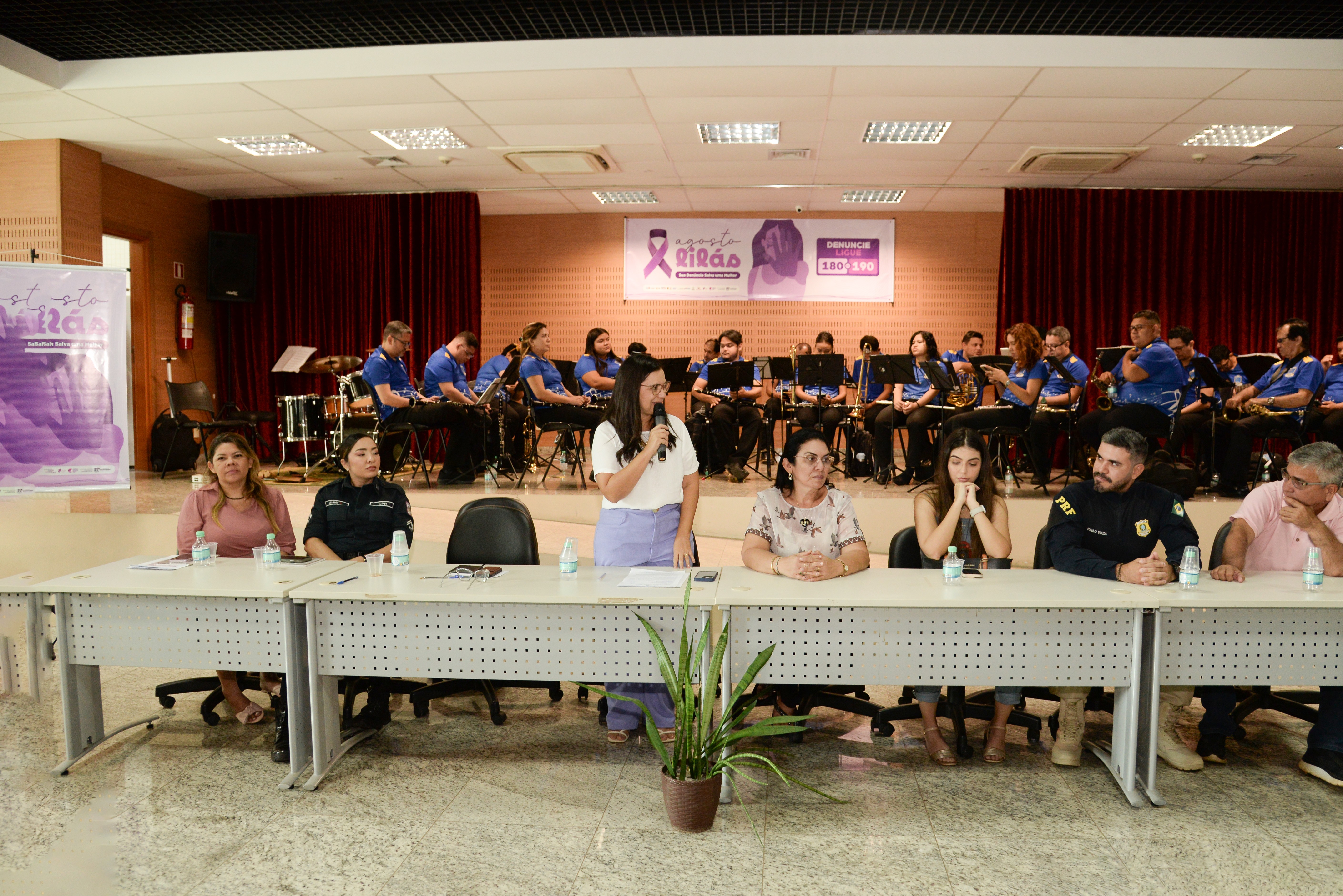 Campanha Agosto Lilás leva ações de sensibilização e palestras a escolas e canteiros de obras 