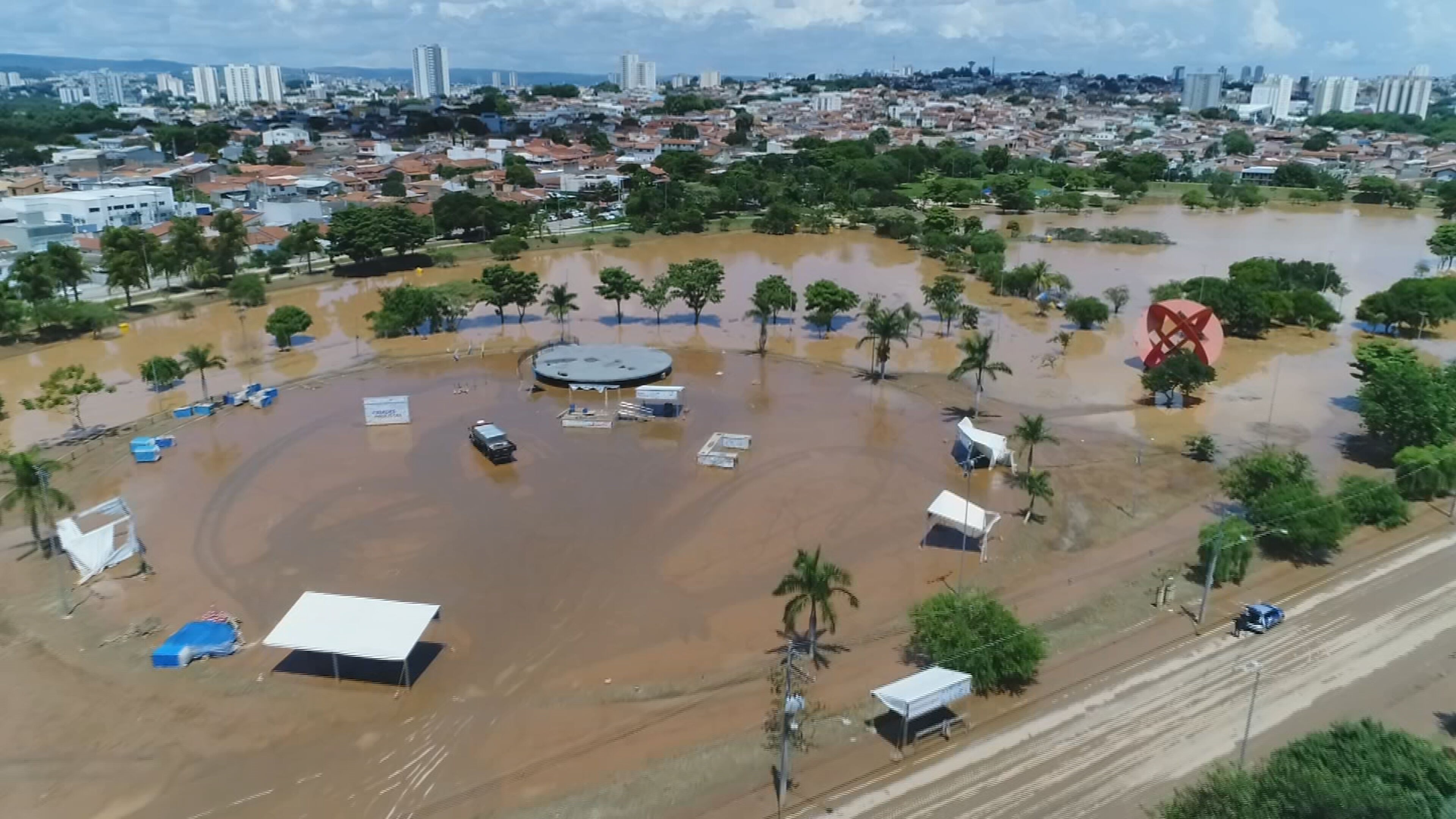 Rastros de destruição: imagens de drone mostram estragos do temporal em Sorocaba