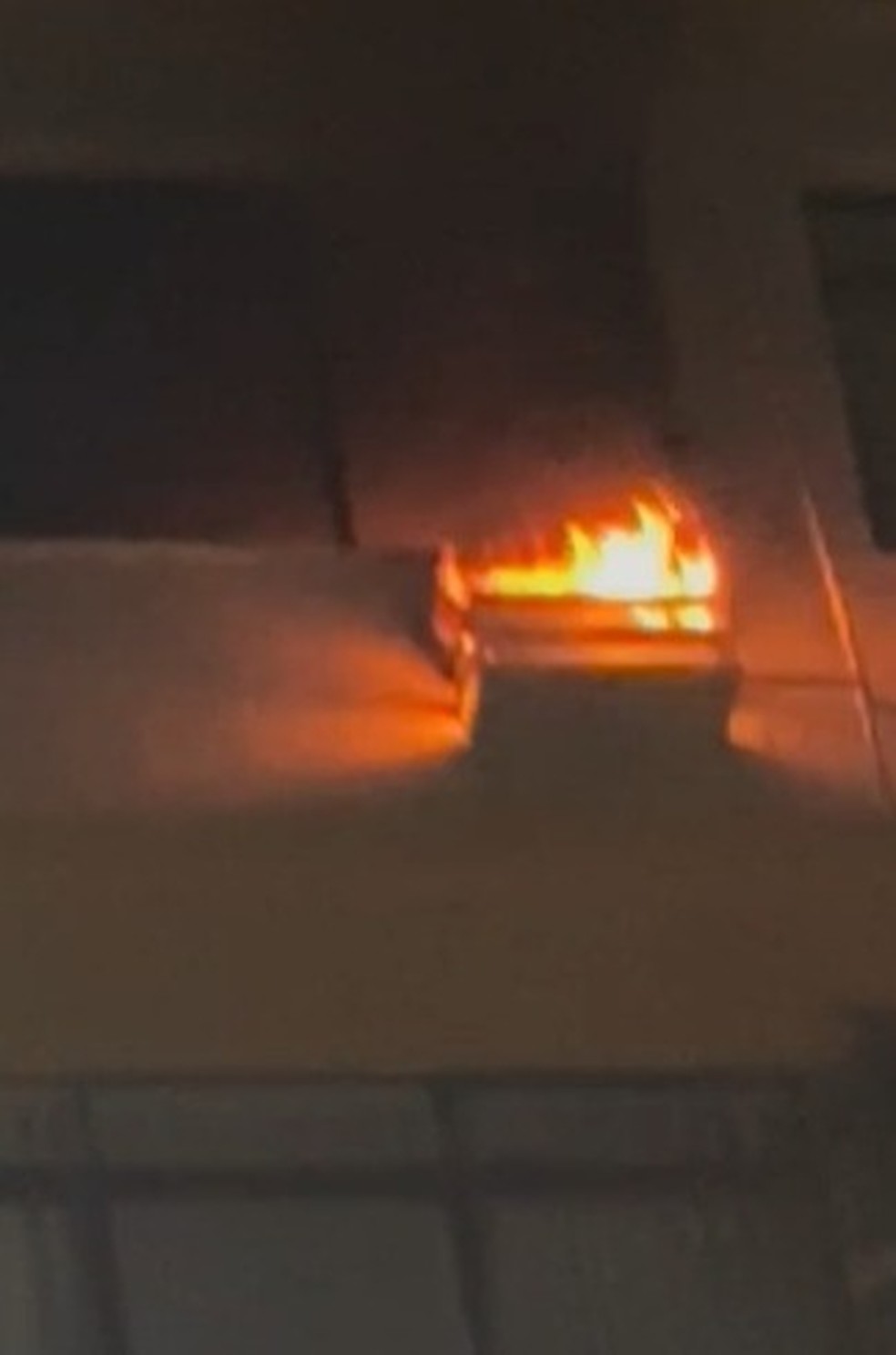 Ar-condicionado pega fogo em hotel de Cuiabá — Foto: Reprodução