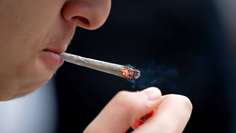 O uso da maconha medicina é legal em 30 estados dos EUA e no distrito de Columbia. Alguns especialistas acreditam que a cannabis pode aliviar dores — Foto: Getty Images/BBC
