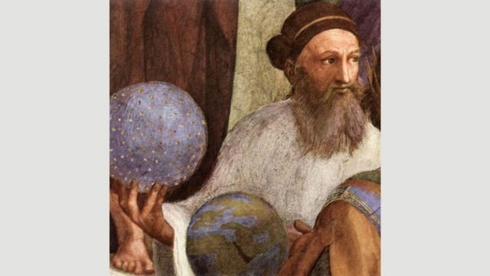 'A Escola de Atenas' (1511), de Rafael, inclui uma figura (em detalhe, acima) que muitos historiadores acreditam ser Zoroastro — Foto: Alamy/Via BBC