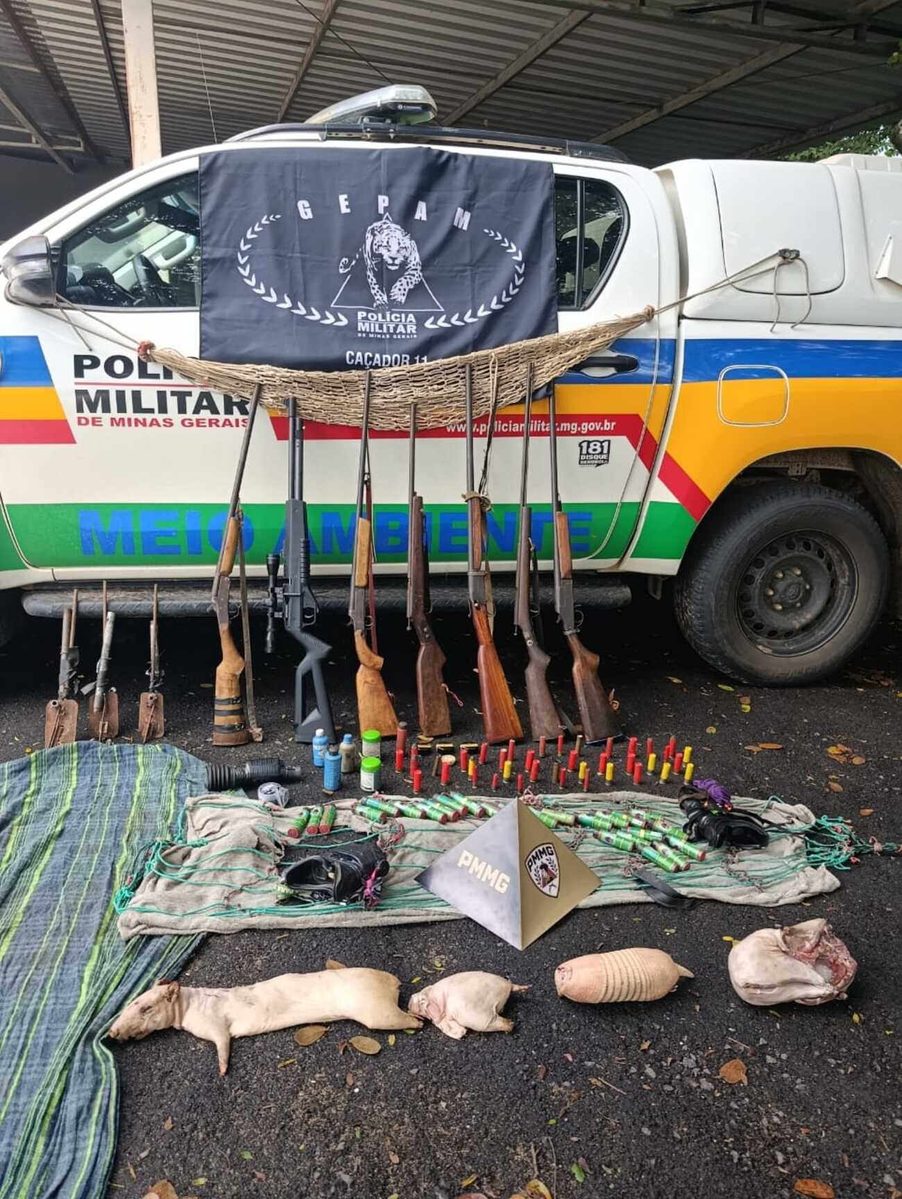 Vídeo mostra local usado para esconder armas usadas em caça ilegal no Norte de MG