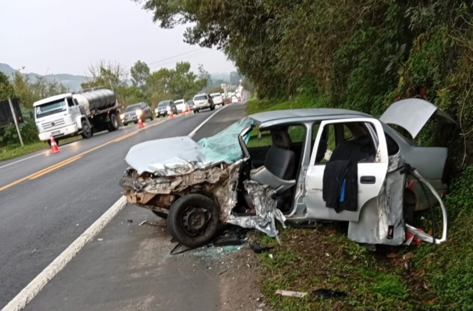 Acidente envolvendo caminhões e carros deixa feridos e interdita BR-470 em Rio do Sul