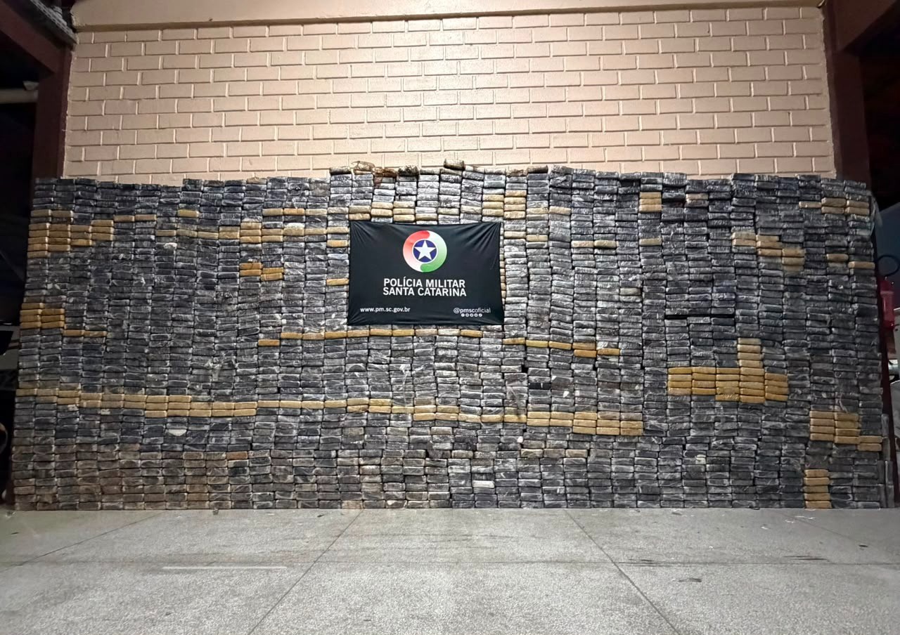 Polícia encontra 3,5 toneladas de cocaína escondidas em casas vazias de Navegantes e Blumenau