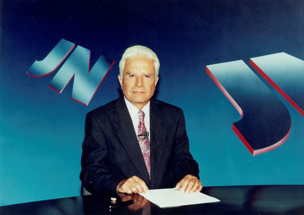 Cid Moreira apresentou o Jornal Nacional cerca de 8 mil vezes, segundo o Memória Globo — Foto: Acervo TV Globo