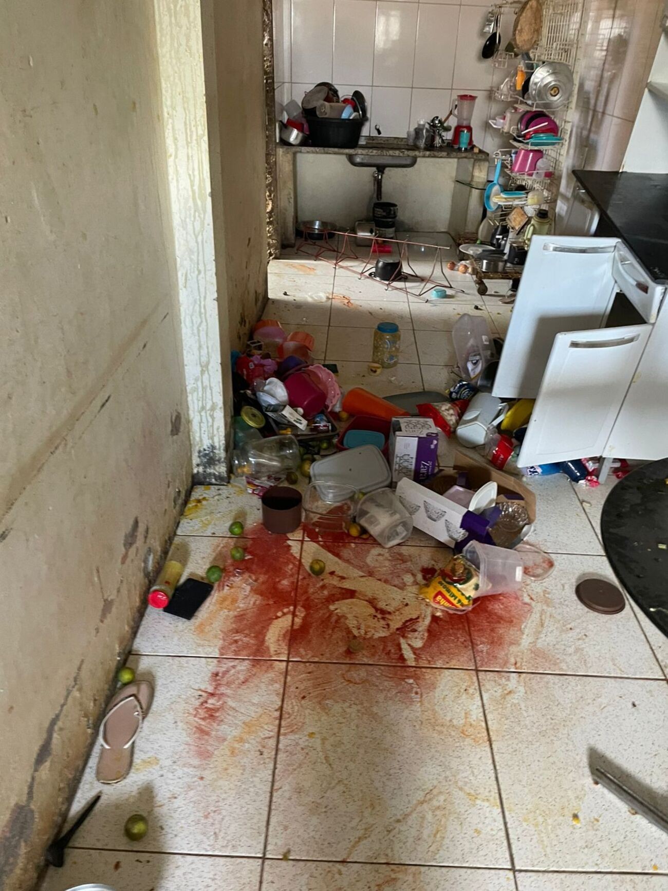 Homem é preso por violência doméstica, dano e ameaça contra a mãe em Araçuaí