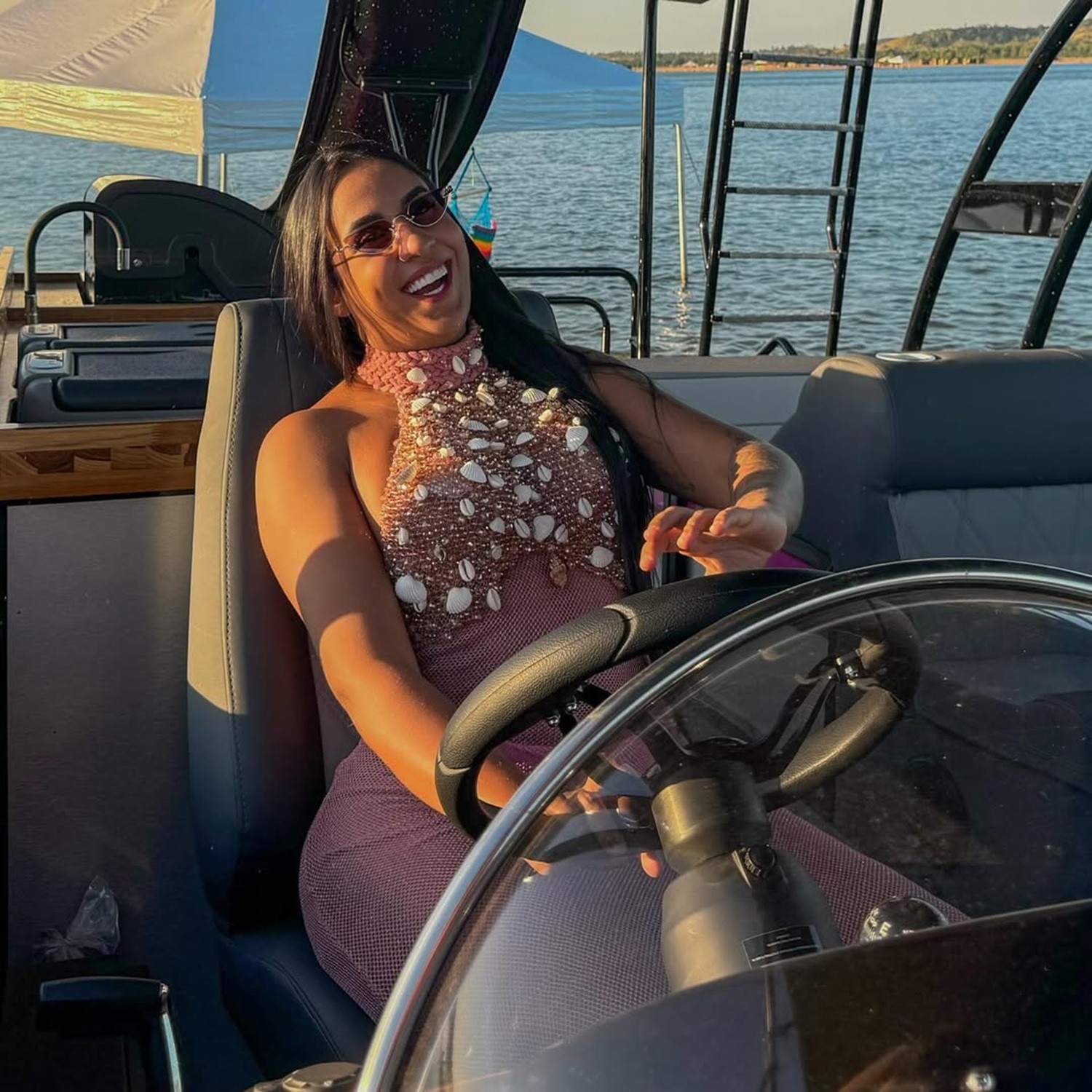 
McLaren, rebanho de gado e cavalos de raça: veja bens de luxo de influenciadora que devem ser leiloados